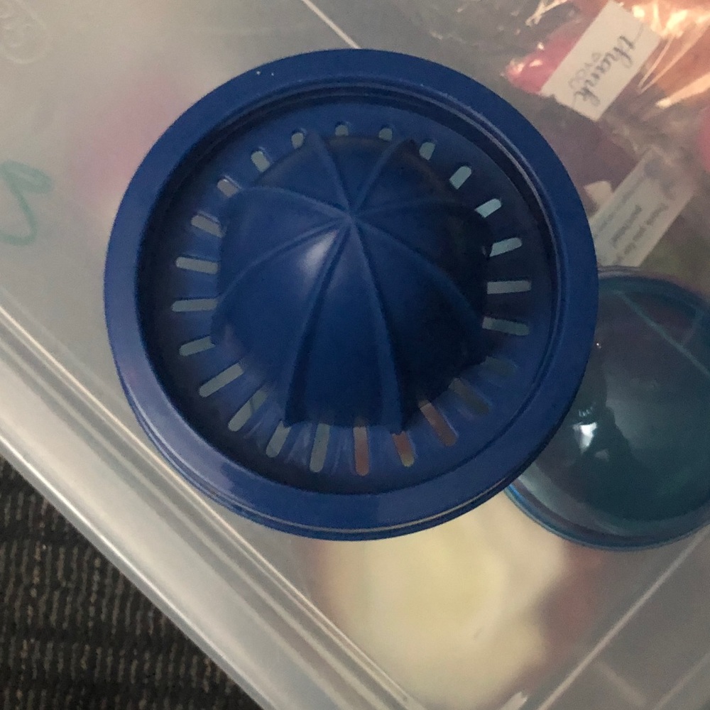 🛍️ Citrus Juicer with Lid - Picture 2 of 4